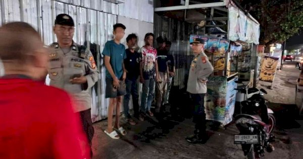 Meresahkan Warga, Polisi di Makassar Bubarkan Kelompok Pemuda Konsumsi Miras