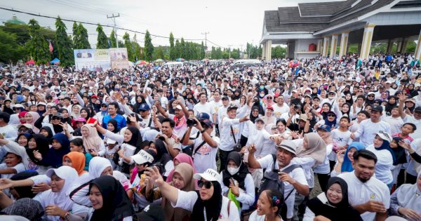 Puluhan Ribu Warga Semarakkan Jalan Sehat Anti Mager Bersama Gubernur Sulsel Peringati 67 Tahun Kabupaten Luwu
