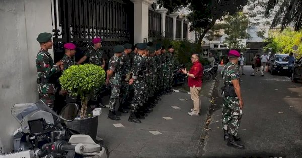 Rumah Jampidsus Febrie Dijaga Ketat TNI Pascapenggeledahan Restoran dan Money Changer