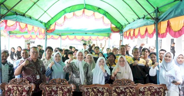 Pemkot Makassar Serahkan 108 Ijazah Kesetaraan, Achi Soleman: Pendidikan Hak Semua Warga