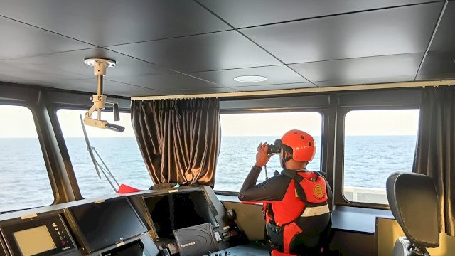 Tim SAR gabungan memantau perairan Kepulauan Selayar untuk mencari korban KM Nurul Salsa. (Foto: Basarnas Makassar) 