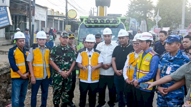 Gubernur Sulsel Andi Sudirman Sulaiman Groundbreaking Ruas Jalan Moncongloe di Desa Moncongloe, Kecamatan Moncongloe, Kabupaten Maros, Kamis (23/7/2026). (Foto: Pemprov Sulsel) 