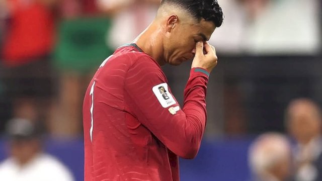 Momen Cristiano Ronaldo menagis usai Portugal tersingkir dari Piala Dunia usai takluk dari Spanyol pada babak 16 besar. (Foto: Ig/@433) 