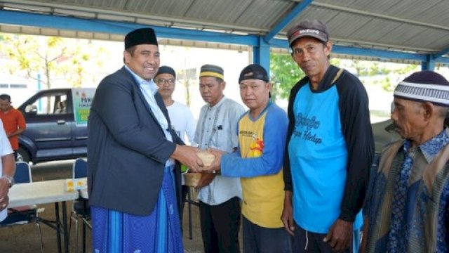 Pemkab Maros Salurkan 857 Kilogram Daging Kurban untuk Warga Kurang Mampu