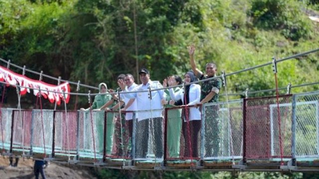 Chaidir Syam Hadiri Peresmian Jembatan Garuda Merah Putih, Perkuat Konektivitas Antar Desa di Tompobulu