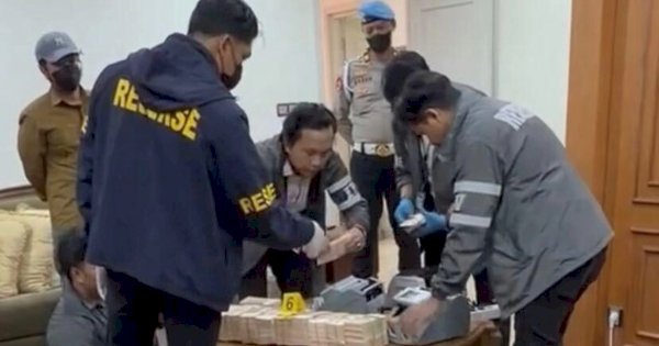 Rumah Mewah di Sentul City Digeledah Diduga Milik Jampidsus Febrie, Ditemukan 75 Kg Emas dan Uang Rp476 Miliar 