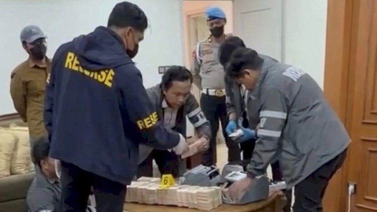 Polisi Bantah Barang Bukti Kasus Eks Jampidsus Palsu, Emas Hingga Uang Dipastikan Asli