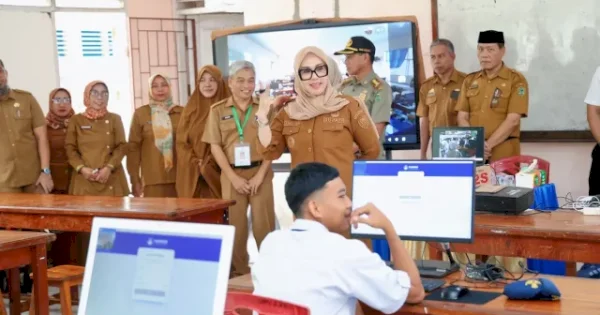 Bupati Barru Pantau Ujian Sekolah, Tekankan Peran Doa Orang Tua