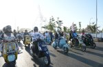 Kepala BKN dan Wali Kota Munafri Riding Vespa di Makassar, Tanam Tebebuya di CPI