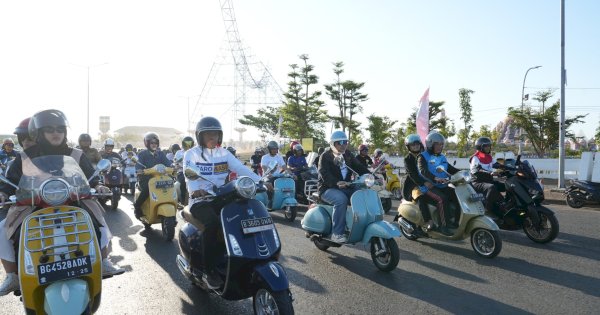Kepala BKN dan Wali Kota Munafri Riding Vespa di Makassar, Tanam Tebuya di CPI