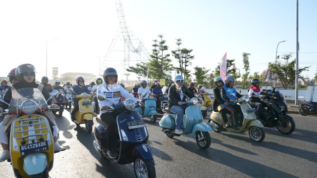 Kepala BKN dan Wali Kota Munafri Riding Vespa di Makassar, Tanam Tebuya di CPI