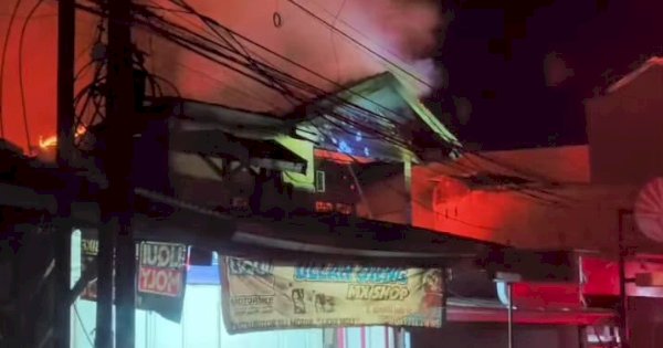 Kebakaran di Adiyaksa Baru, 4 Rumah dan 3 Kendaraan Hangus Dilalap Ap