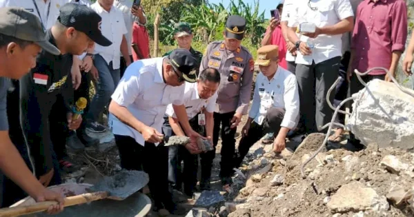Bupati Takalar Letakkan Batu Pertama Irigasi di Bontokadatto