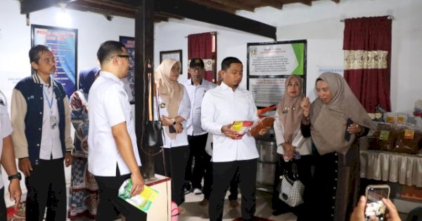 Wali Kota Tasming Tinjau Lokasi Produksi Inovasi Srikandi Berdaya Srikandi, Dorong Peningkatan Ekonomi Perempuan Pesisir