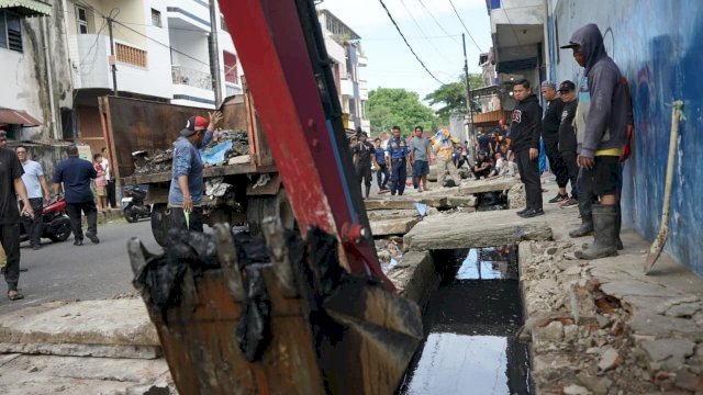 Wali Kota Parepare Tasming Hamid Koordinir Pengerukan Saluran Pembuangan Air Utama Di Labukkang