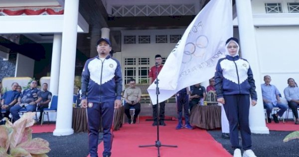 Tasming Hamid Lepas Kontingen Porsenijar PGRI Parepare Menuju Ajang Tingkat Sulsel