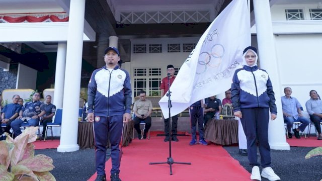 Tasming Hamid Lepas Kontingen Porsenijar PGRI Parepare Menuju Ajang Tingkat Sulsel
