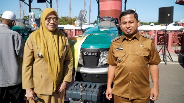 Pemkot Parepare Terima Traktor Roda Empat, Tasming Hamid Apresiasi Dukungan Kementan dan Pemprov Sulsel