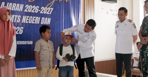 Tasming Hamid-Hermanto Realisasikan Janji Seragam Sekolah Gratis