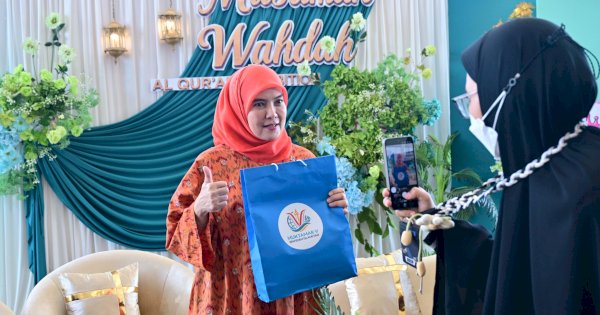 Wakil Wali Kota Makassar Serahkan Bantuan Pangan Gratis pada Rangkaian Muktamar V Wahdah Islamiyah