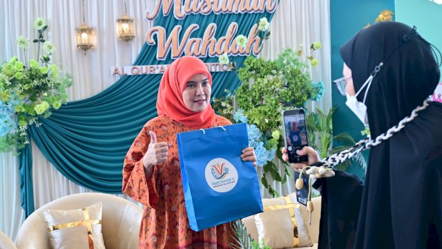 Wakil Wali Kota Makassar Serahkan Bantuan Pangan Gratis pada Rangkaian Muktamar V Wahdah Islamiyah