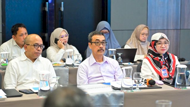 Plt Direktur Utama PDAM Makassar, Andi Syahrum (tengah) Plt Direktur Umum PDAM Makassar Andi Taufiq Aris (kiri) dan Plt Direktur Keuangan PDAM Makassar Wirda Fauzah (kanan). (Foto: Istimewa) 