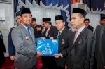Pengabdian hingga 30 Tahun, Gubernur Sulsel Sematkan Satyalencana kepada 398 PNS
