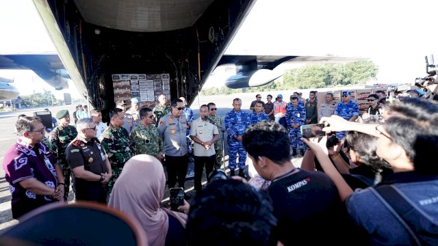 Gubernur Sulsel bersama Forkopimda Kirim Kurang Lebih 30 Ton Bantuan Kemanusiaan untuk Korban Gempa NTT