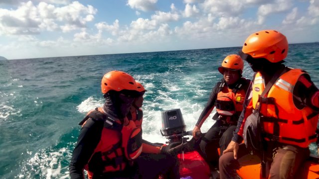 Pemuda Terjatuh Dari Kapal Jolloro di Perairan Pasi Mabborong Sinjai, Tim SAR Lakukan Pencarian