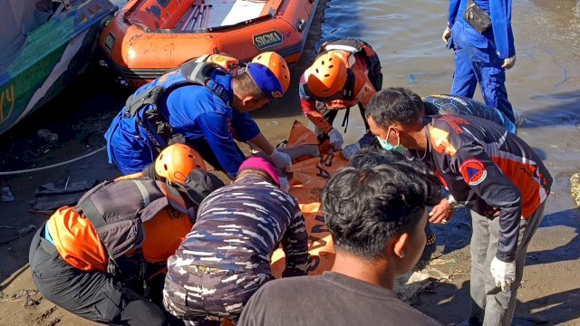 Tim SAR Temukan Nelayan Jatuh Dari Kapal di Perairan Sinjai, Kondisinya Meninggal Dunia
