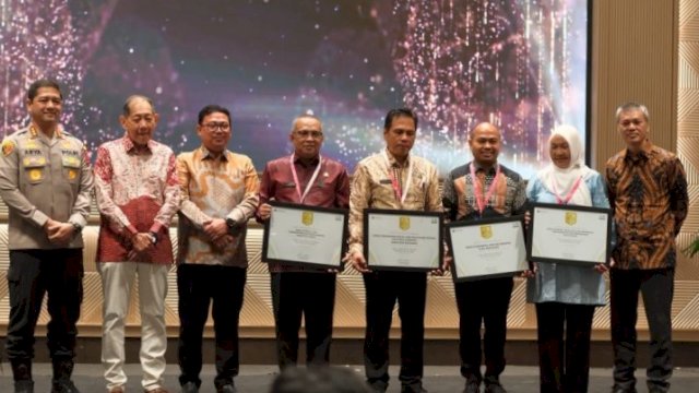Lontara+ Antarkan Diskominfo Makassar Raih Public Service of the Year Sulsel 2026