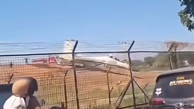 Pesawat Sukhoi TNI AU Keluar Jalur di Area Lanud Sultan Hasanuddin Maros
