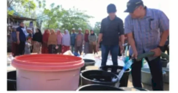 Akhir Pekan, Bupati Takalar Turun Distribusikan Bantuan Air Bersih ke Warga