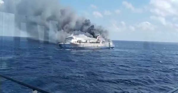 KM Mutiara Sentosa 2 Terbakar di Laut, Bawa 140 Truk, 25 Mobil dan Alat Berat