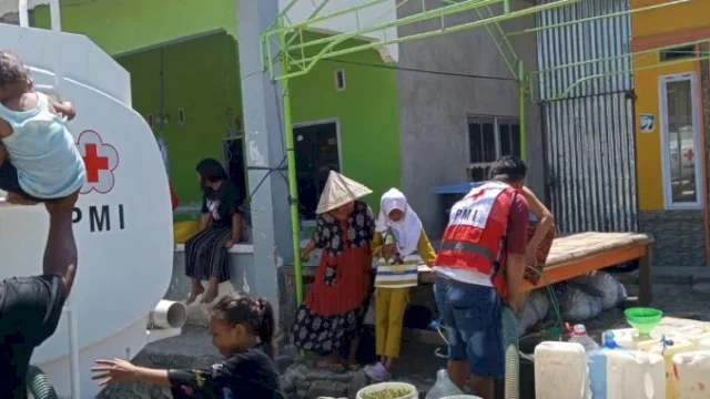 Musim Kering Melanda Takalar, Bupati Daeng Manye Instruksikan PMI Salurkan Air Bersih Ke Warga