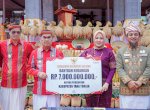 Gubernur Andi Sudirman Serahkan BK Rp7 Miliar, Bantuan Pertanian hingga Hibah Rumah Ibadah untuk Tana Toraja