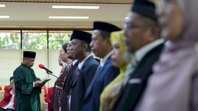 Rektor Unhas Lantik 110 Pejabat, Tekankan Kinerja dan Kolaborasi