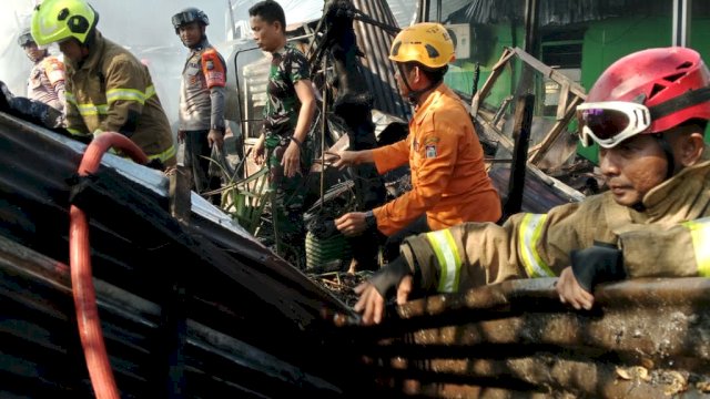 Kebakaran di Asrama TNI Mattoanging Makassar, 23 Rumah Terbakar