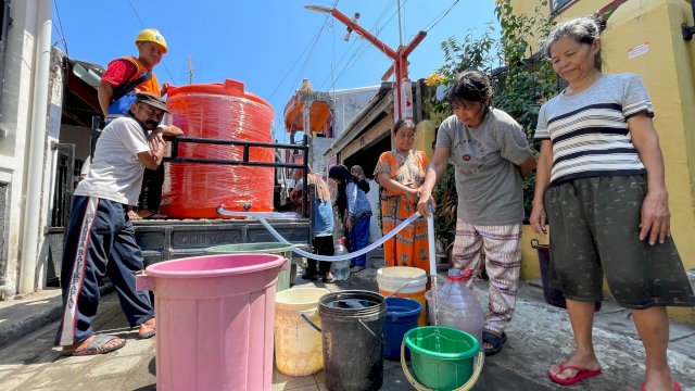 Warga Karuwisi Terbantu, Mobil Pickup PDAM Jadi Solusi Distribusi Air ke Lorong Sempit