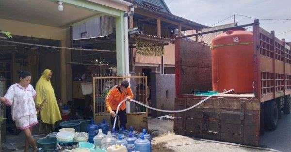 Perhatian Appi ke Warga, BPBD Makassar Distribusi Air Bersih ke 161 Titik, 33.641 Jiwa Jadi Sasaran