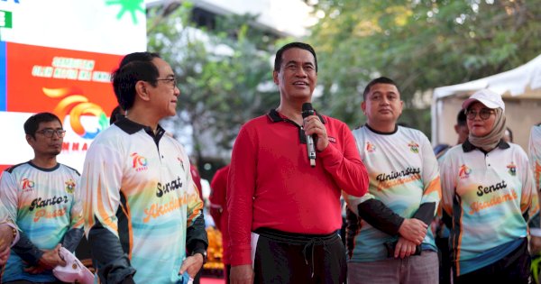 Mentan Amran Sulaiman dan Wali Kota MUnafri Ramaikan Fun Walk Dies Natalis ke-70 Unhas