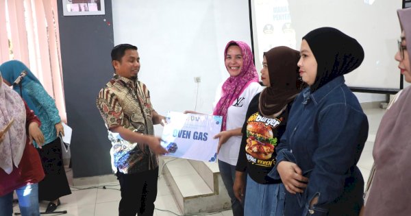 Wali Kota Parepare Tasming Hamid Serahkan Bantuan UMKM, Tekankan Kejujuran dan Kerja Keras