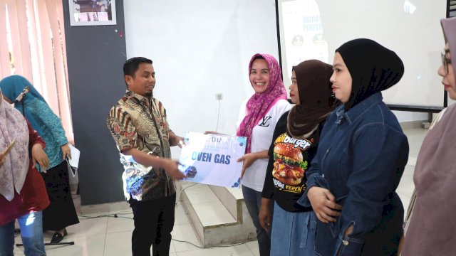 Wali Kota Parepare Tasming Hamid Serahkan Bantuan UMKM, Tekankan Kejujuran dan Kerja Keras