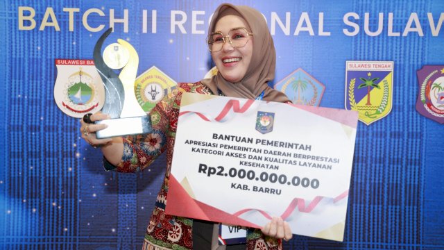 Pemkab Barru Terima Penghargaan Terbaik I kategori Akses dan Kualitas Layanan Kesehatan Dari Kemendagri