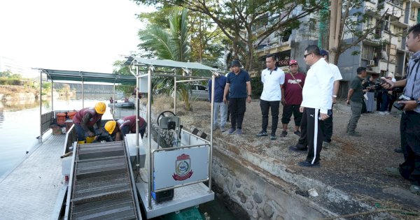 Wali Kota Makassar Pimpin Bersih-Bersih Kanal, Tekankan Kebersihan Harus Jadi Kebiasaan