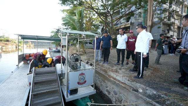 Wali Kota Makassar Pimpin Bersih-Bersih Kanal, Tekankan Kebersihan Harus Jadi Kebiasaan