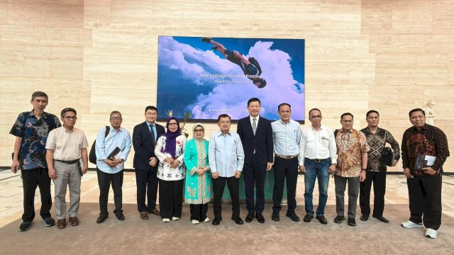 Jusuf Kalla saat melakukan visit tour ke Huawei Shenzhen Headquarters (HQ) dan Huawei Dongguan Campus, China, Senin (21/9/2026). (Foto: Istimewa)