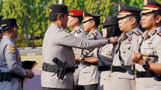 Kapolda Sulsel, Irjen Pol. Djuhandhani Rahardjo Puro saat upacara Sertijab yang berlangsung di Lapangan Apel Mapolda Sulsel, Kamis (24/9/2026). (Foto: Istimewa)