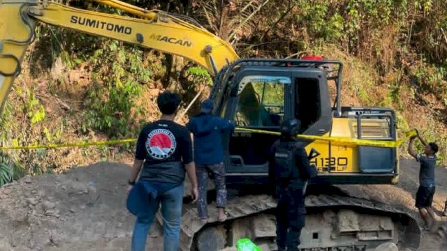 Aktivitas salah satu titik tambang ilegal di Desa Kadundung, Kecamatan Latimojong, Kabupaten Luwu. (Foto; Istimewa)