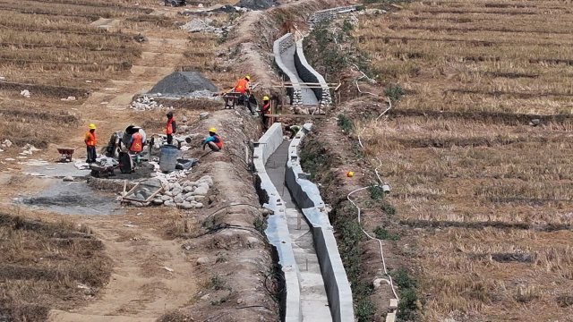 Rehabilitasi jaringan irigasi di Desa Bontonyeleng dan Palang Barae, Kabupaten Bulukumba, yang merupakan bagian dari Paket 1 program MYP Pemprov Sulsel 2025&ndash;2027.